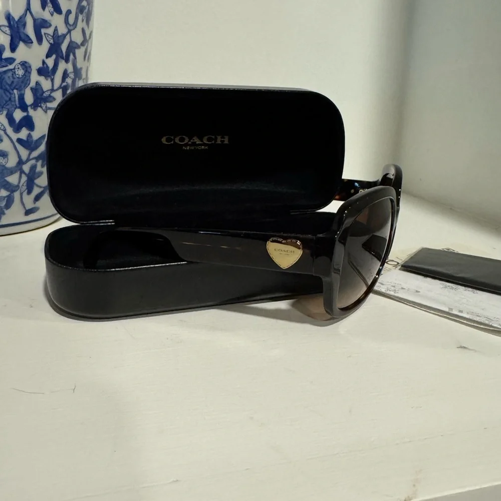 Coach Brown Tortoise Sunglasses - Picture 4 of 5